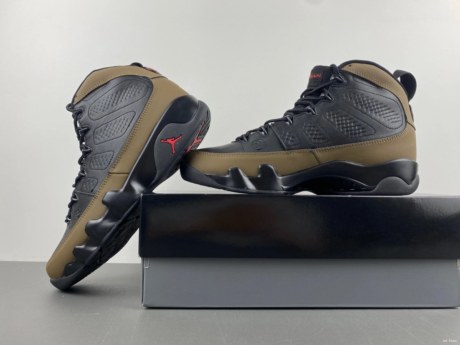 HV4794-030 Jordan  9 Holiday 